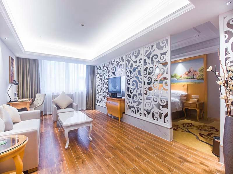 Vienna International Hotel Haikou West Bus Station Bagian luar foto