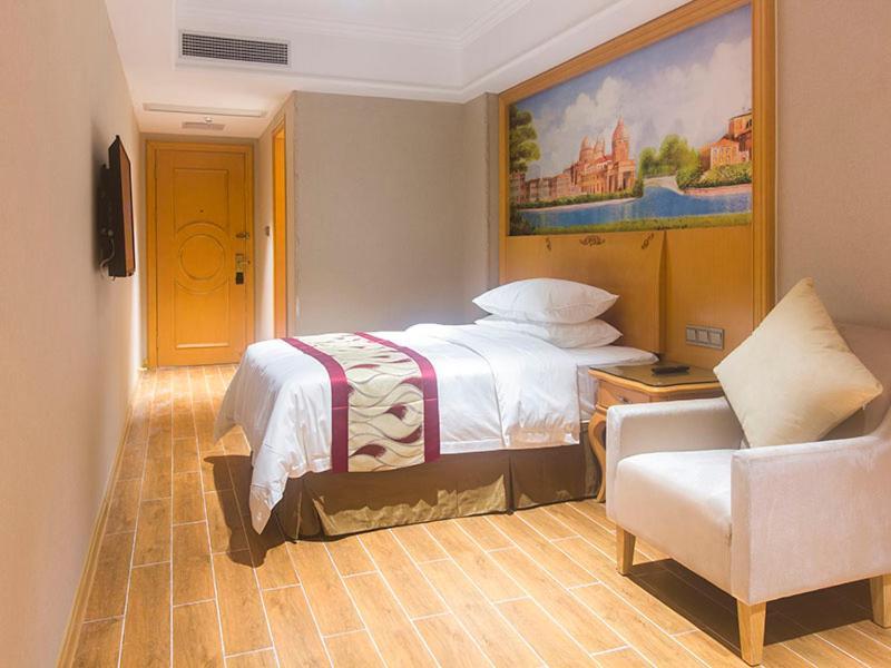 Vienna International Hotel Haikou West Bus Station Bagian luar foto