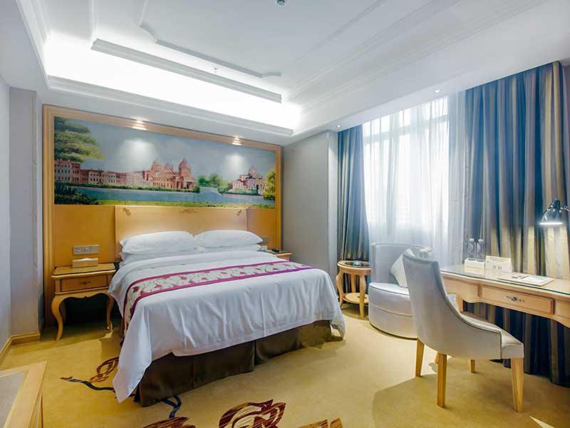 Vienna International Hotel Haikou West Bus Station Bagian luar foto