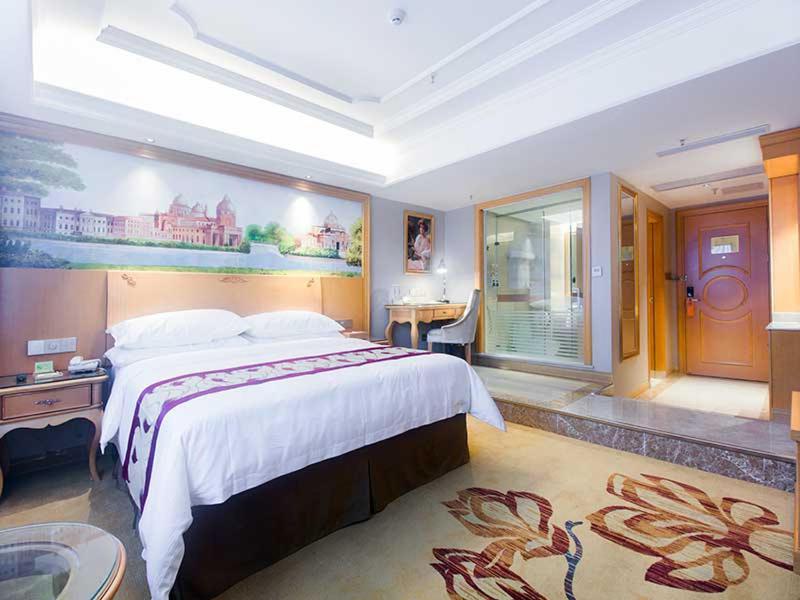 Vienna International Hotel Haikou West Bus Station Bagian luar foto
